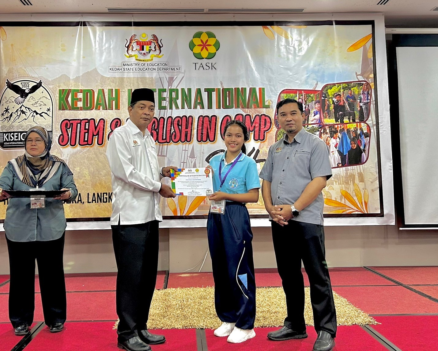 LINE_ALBUM_khay Stem and English Camp n prathes maleseiy_241120_37.jpg